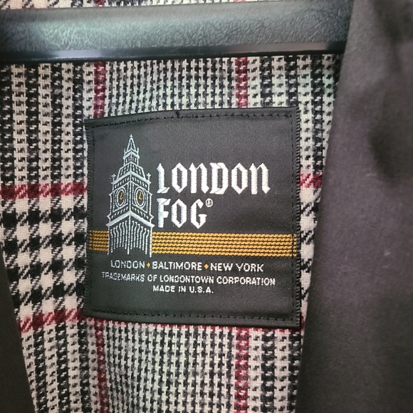 LONDON FOG WOMEN’S TRENCH COAT, Size 12 PET. With Belt, Scaft, Good Condition - Picture 16 of 16